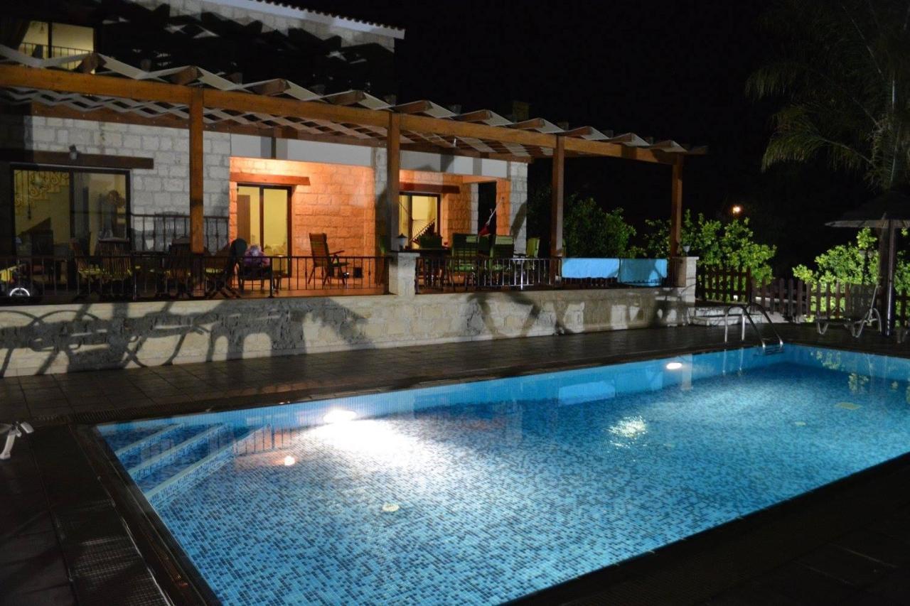 Stephanie Villa Simou Luaran gambar